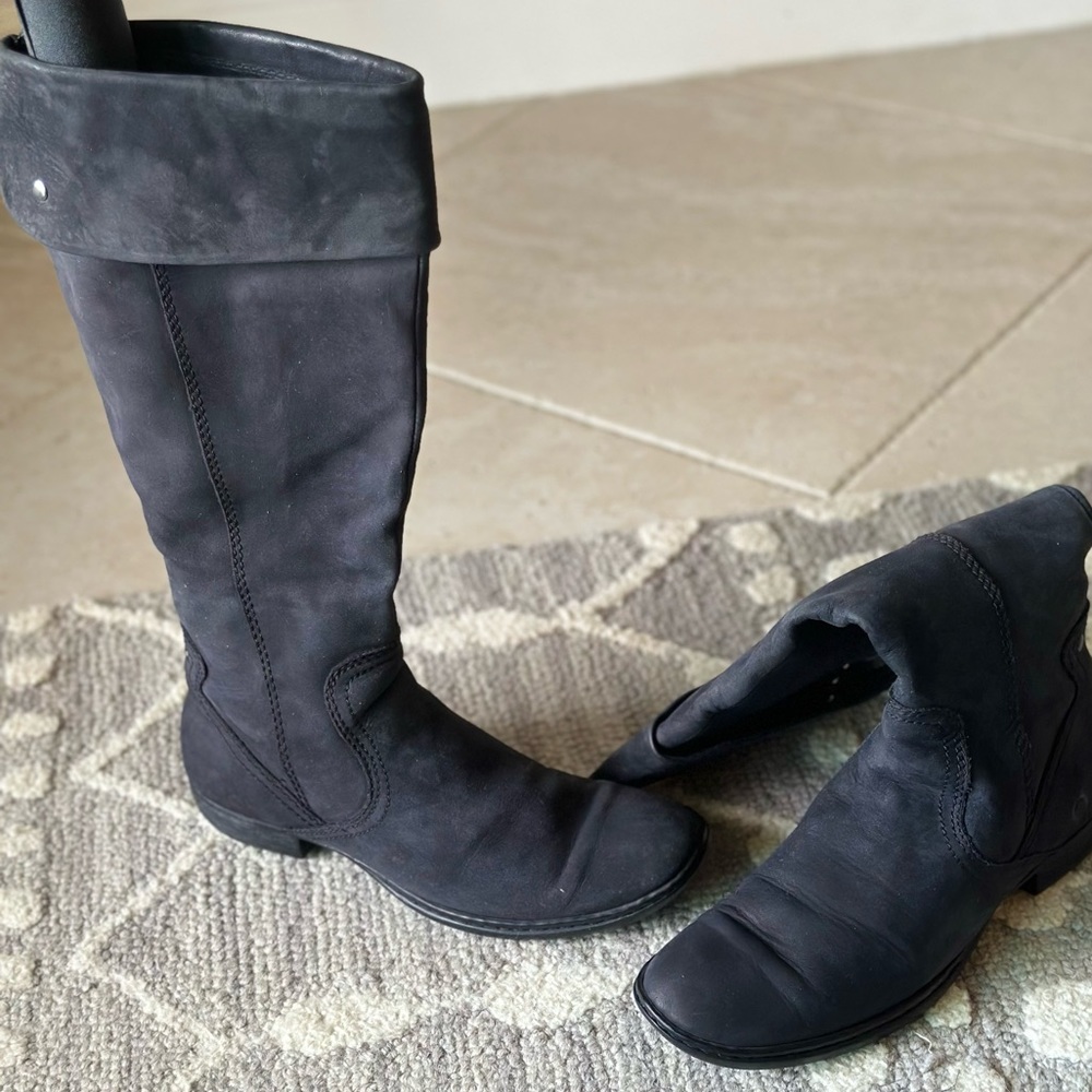BORN Leather Black Tall Riding Boots
SZ 7.5